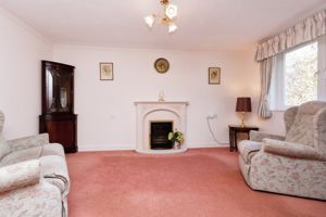 LIVING ROOM- click for photo gallery